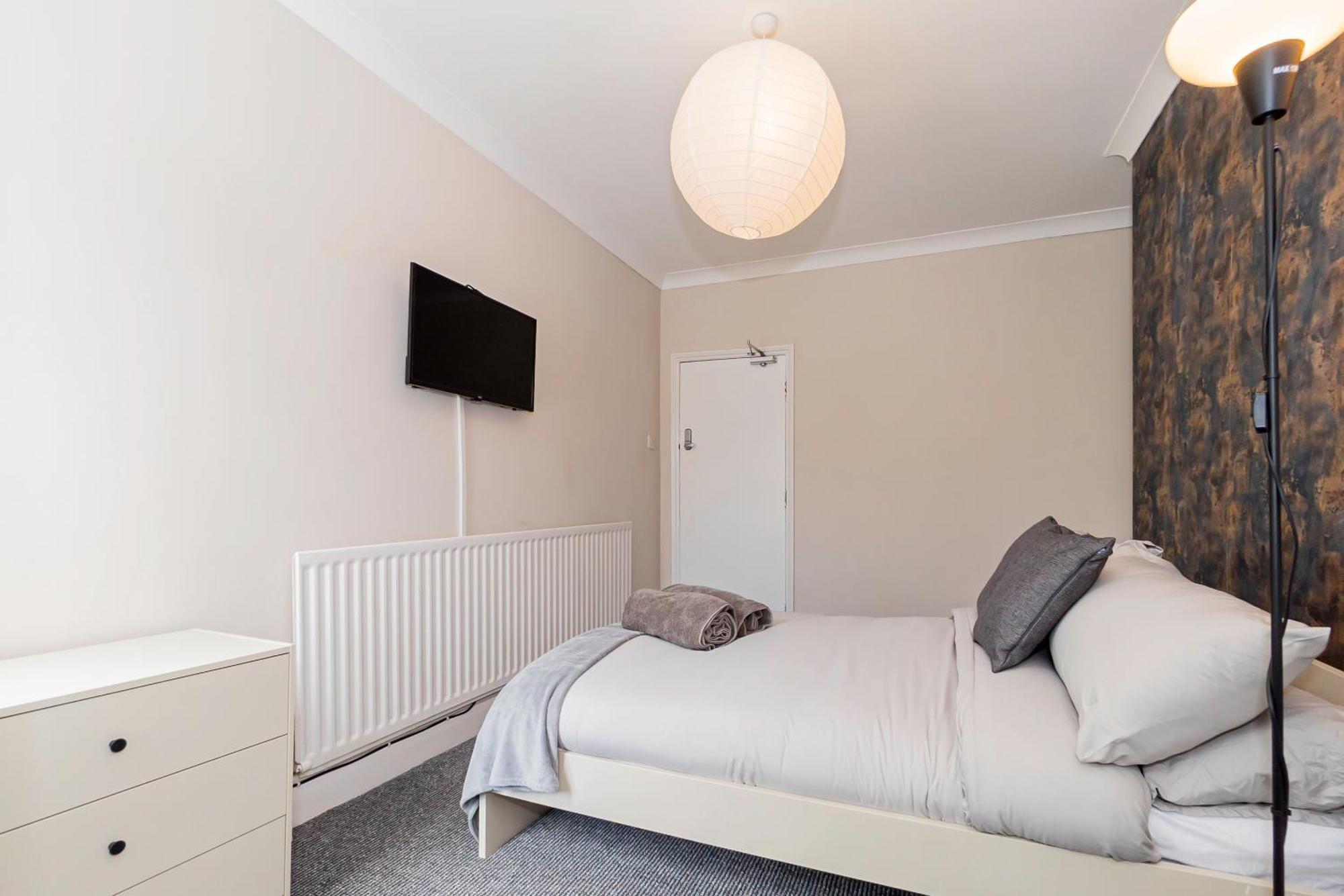 Shirley House 5, Guest House, Self Catering, Self Check In With Smart Locks, Use Of Fully Equipped Kitchen, Close To City Centre, Ideal For Longer Stays And Fawley Contractors Southampton Dış mekan fotoğraf