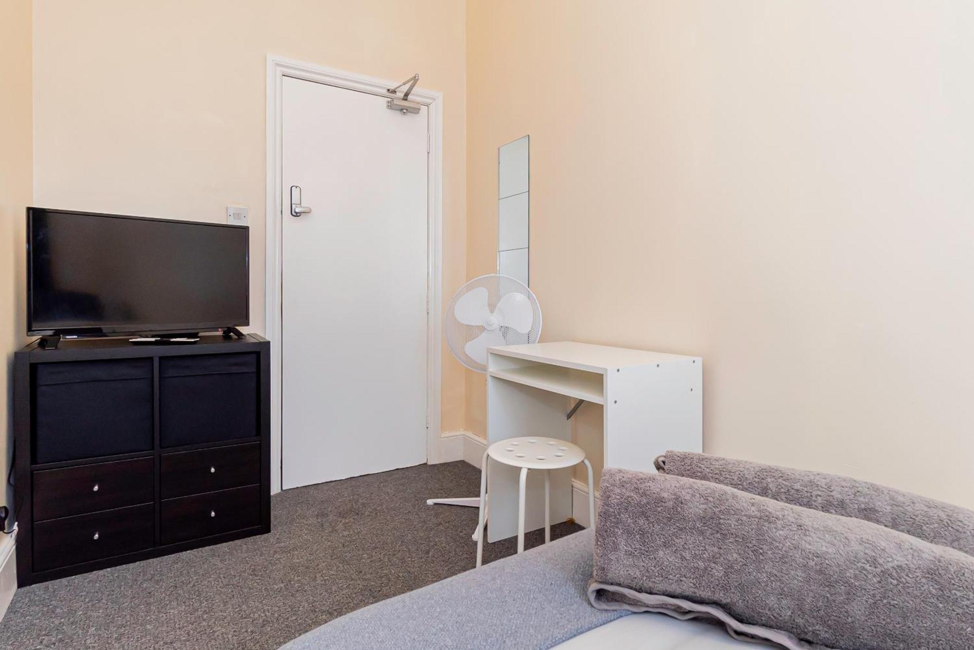 Shirley House 5, Guest House, Self Catering, Self Check In With Smart Locks, Use Of Fully Equipped Kitchen, Close To City Centre, Ideal For Longer Stays And Fawley Contractors Southampton Dış mekan fotoğraf