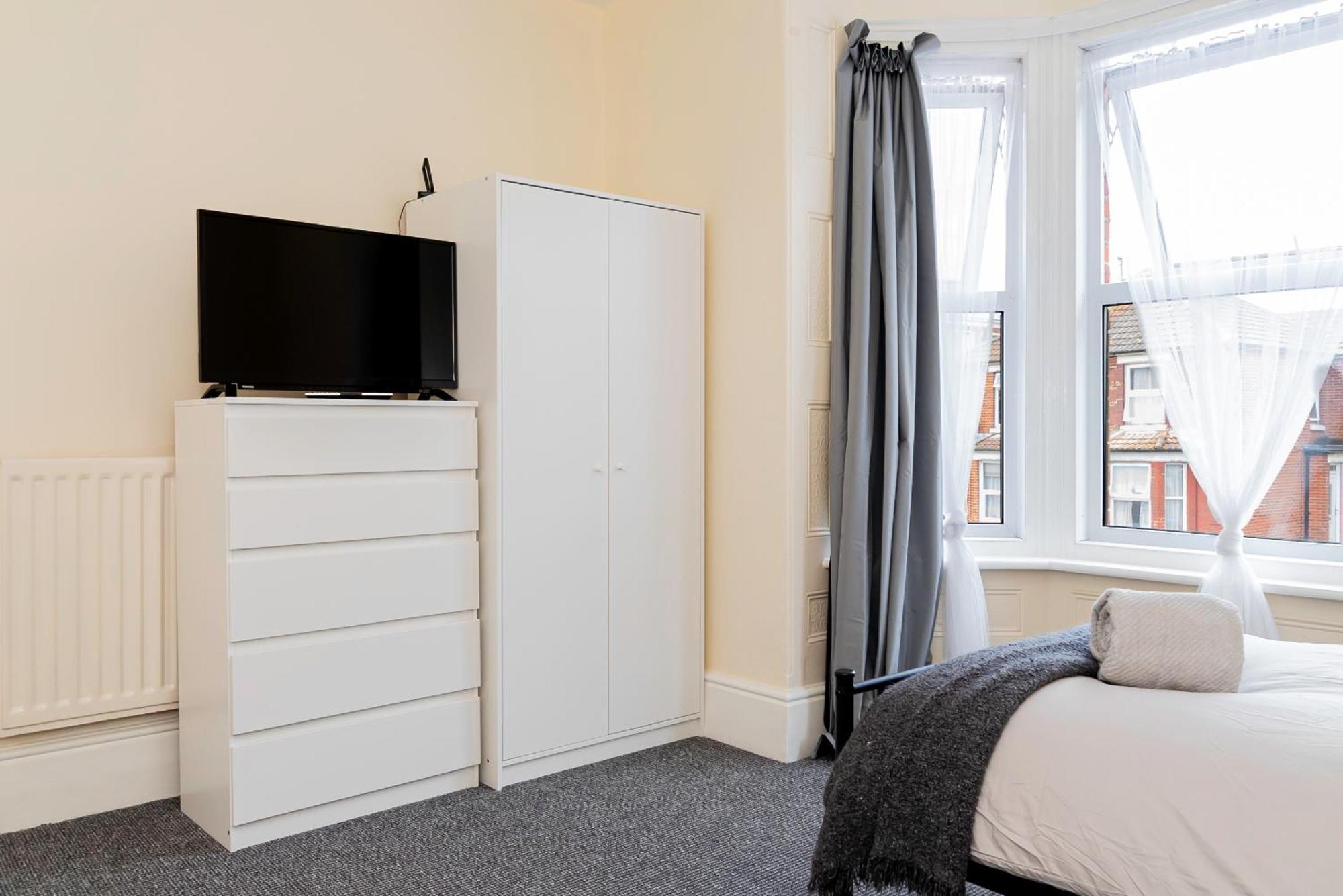 Shirley House 5, Guest House, Self Catering, Self Check In With Smart Locks, Use Of Fully Equipped Kitchen, Close To City Centre, Ideal For Longer Stays And Fawley Contractors Southampton Dış mekan fotoğraf