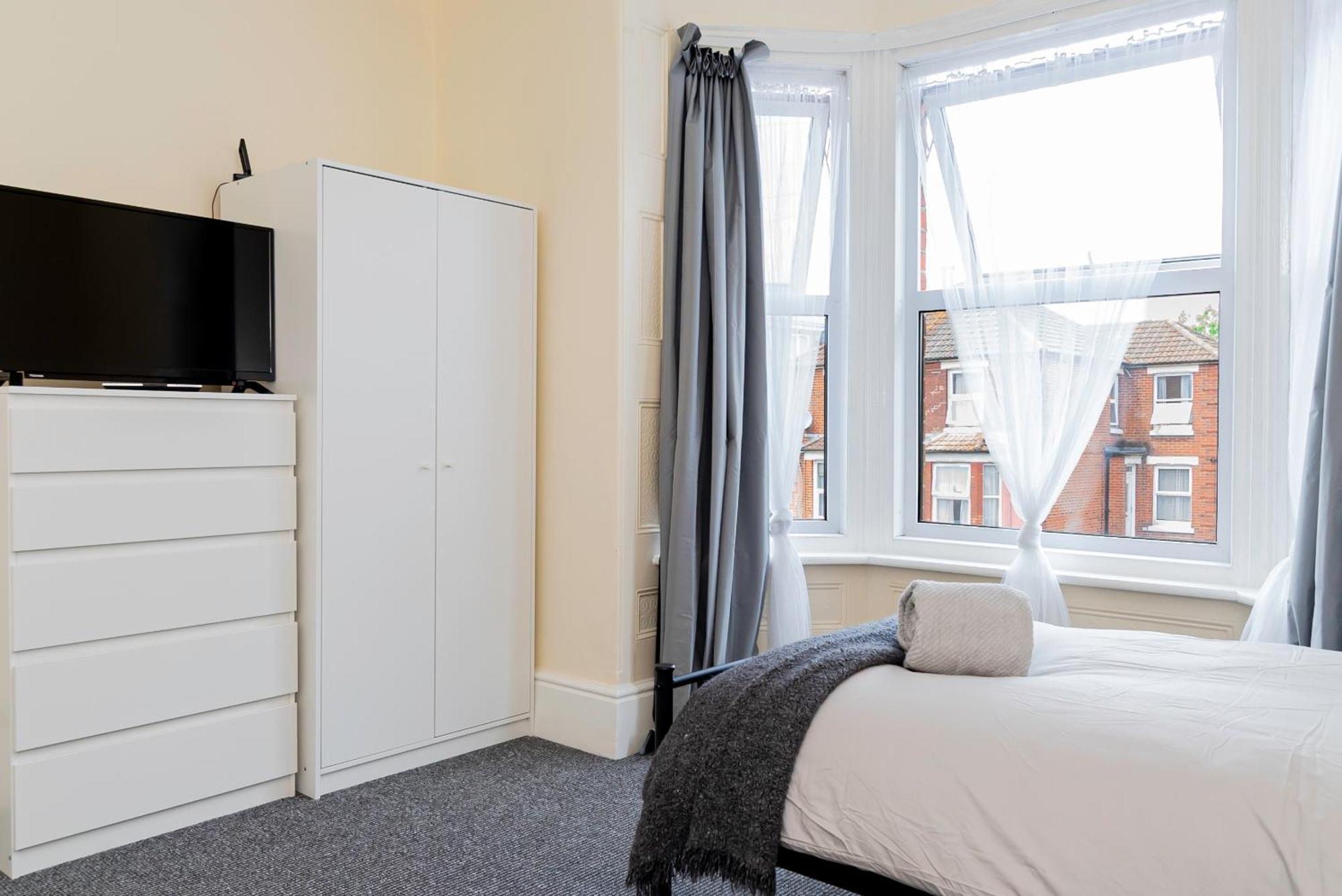 Shirley House 5, Guest House, Self Catering, Self Check In With Smart Locks, Use Of Fully Equipped Kitchen, Close To City Centre, Ideal For Longer Stays And Fawley Contractors Southampton Dış mekan fotoğraf