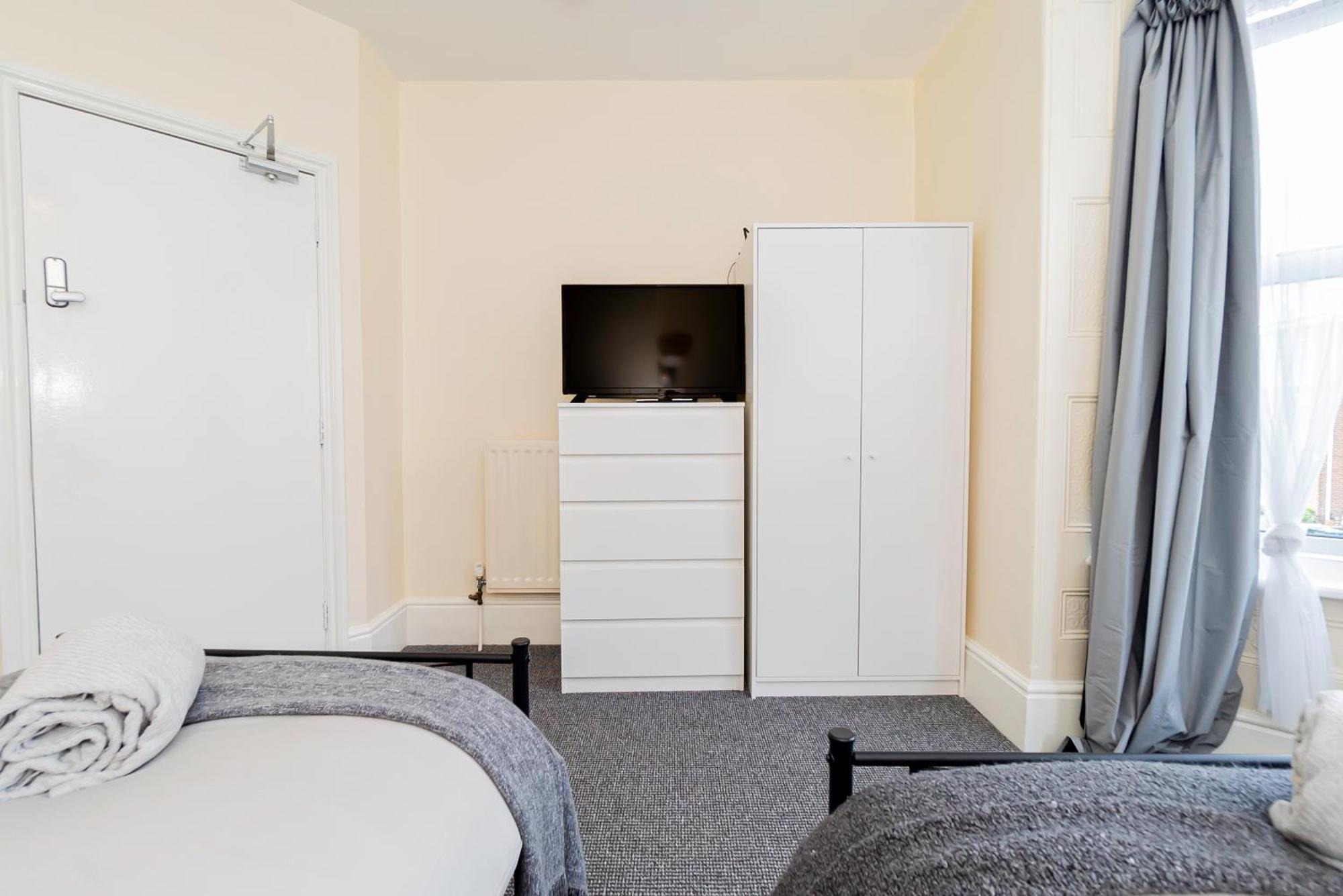 Shirley House 5, Guest House, Self Catering, Self Check In With Smart Locks, Use Of Fully Equipped Kitchen, Close To City Centre, Ideal For Longer Stays And Fawley Contractors Southampton Dış mekan fotoğraf