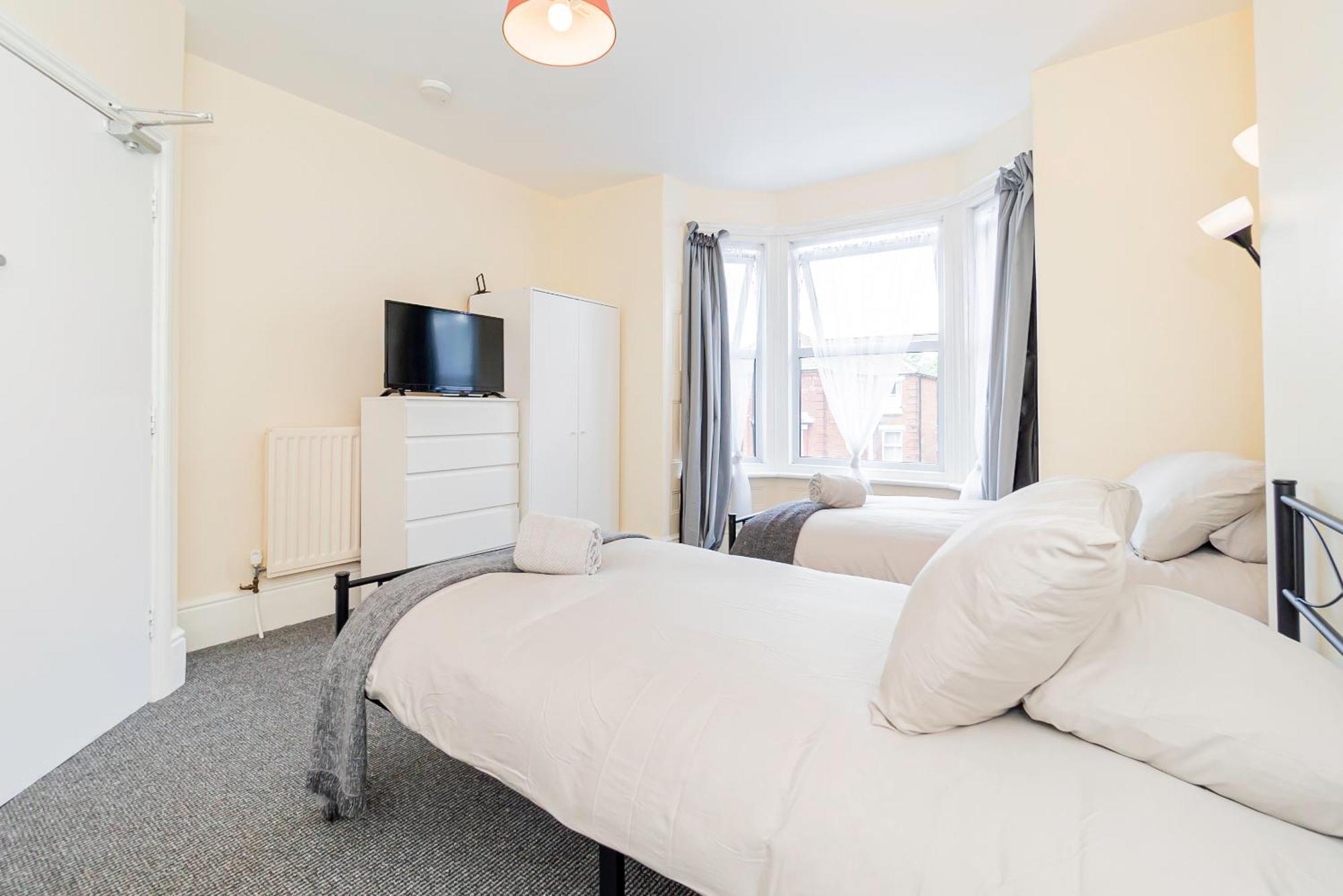 Shirley House 5, Guest House, Self Catering, Self Check In With Smart Locks, Use Of Fully Equipped Kitchen, Close To City Centre, Ideal For Longer Stays And Fawley Contractors Southampton Dış mekan fotoğraf