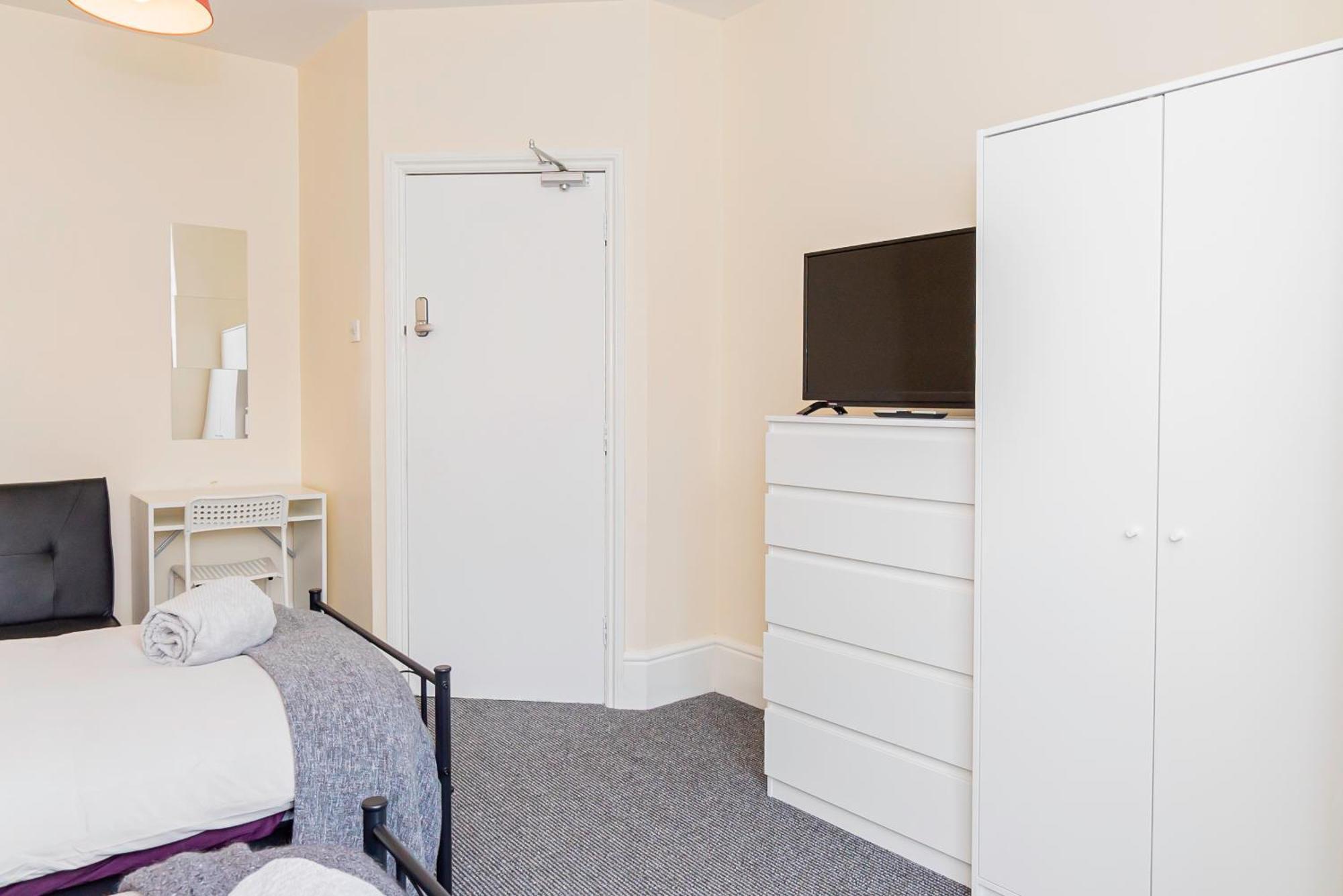 Shirley House 5, Guest House, Self Catering, Self Check In With Smart Locks, Use Of Fully Equipped Kitchen, Close To City Centre, Ideal For Longer Stays And Fawley Contractors Southampton Dış mekan fotoğraf